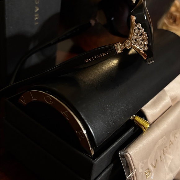 Bvlgari sunglasses - Picture 3 of 3